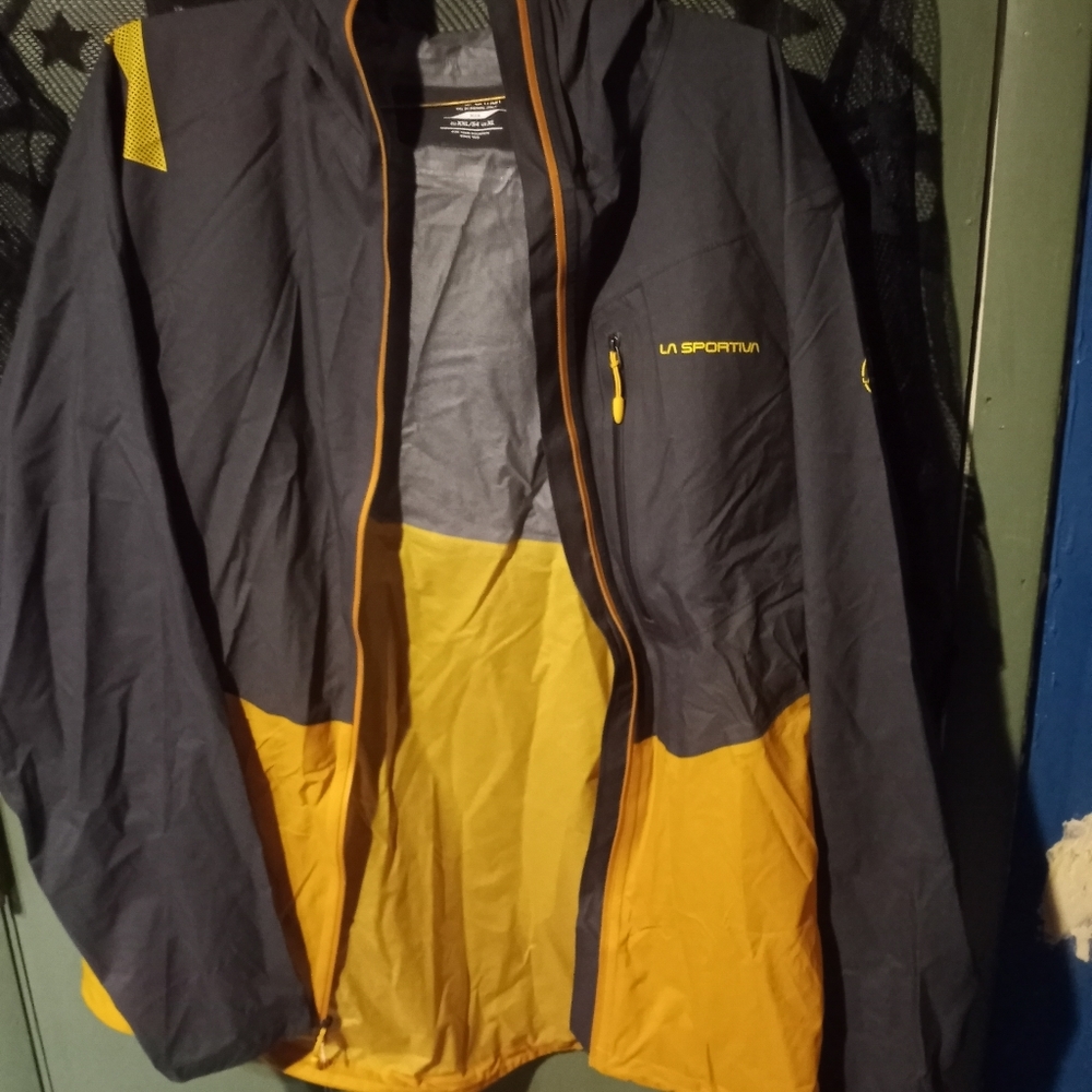 La sportiva mens windbreaker